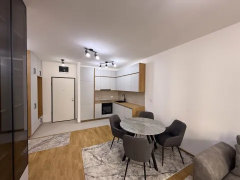 Moderna kuhinja sa trpezarijom i ugradnim elementima. - image 13