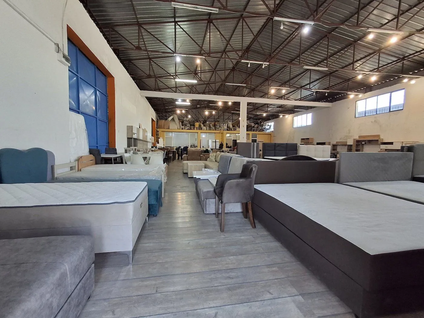 Rent, office space, 1100m², Tološi, Podgorica