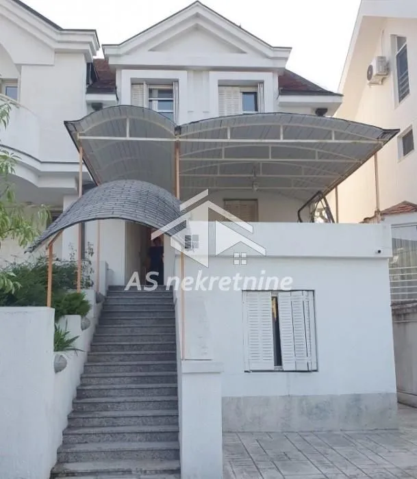 Exterior of the house with stairs and a covered terrace.