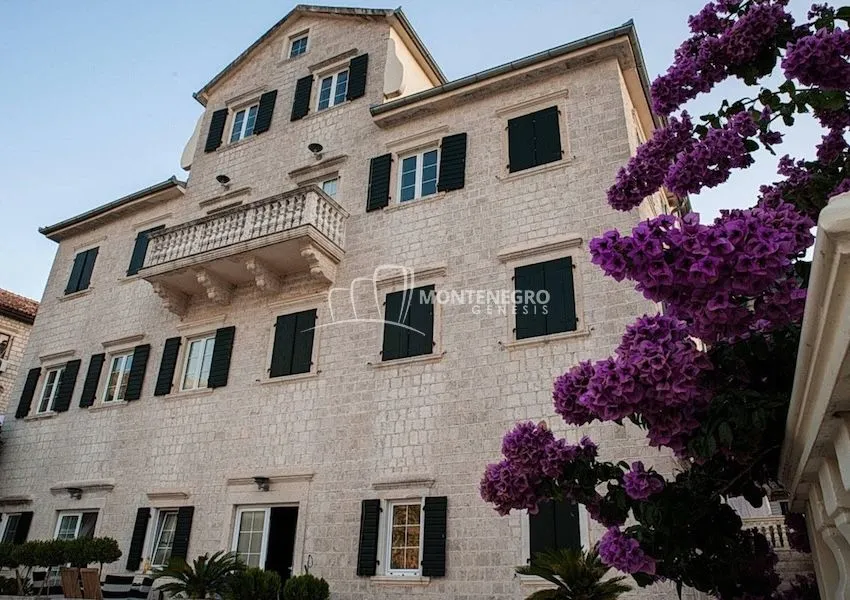 Prodaja, jednosoban stan, 54m², Dobrota, Kotor