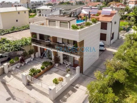 Prodaja, kuća, 200m², Bar, Crna Gora - image 2