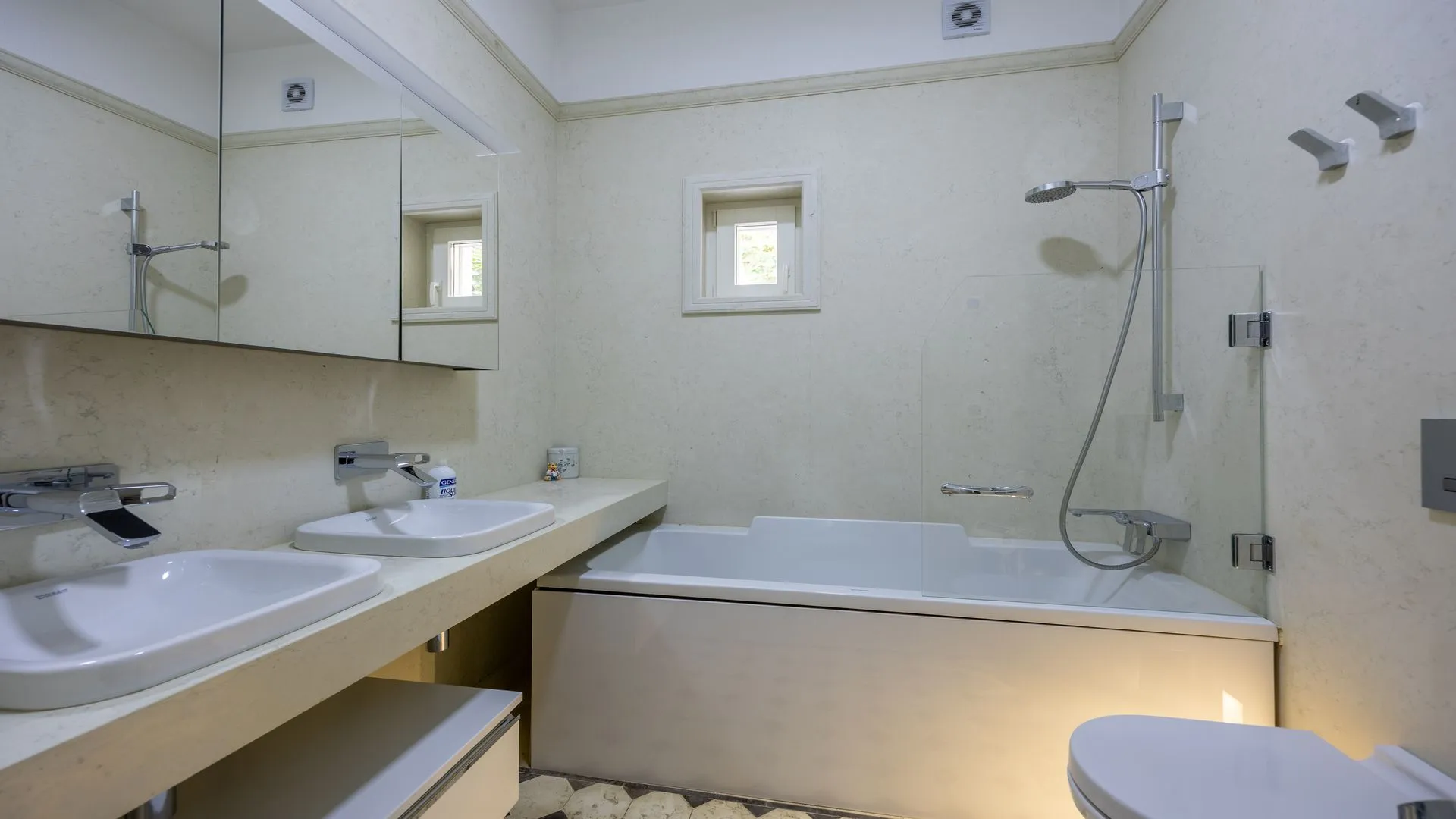 Rent, house, 587m², Dobrota, Kotor