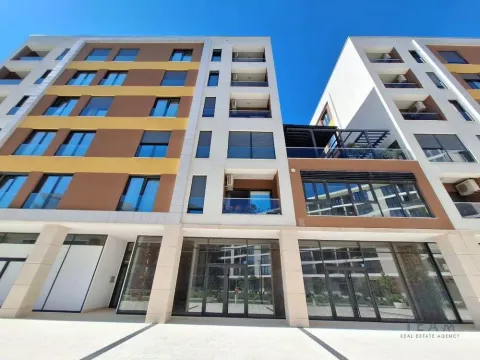 Izdavanje, poslovni prostor, 357m², Kod Capital Plaze, Podgorica - image 2