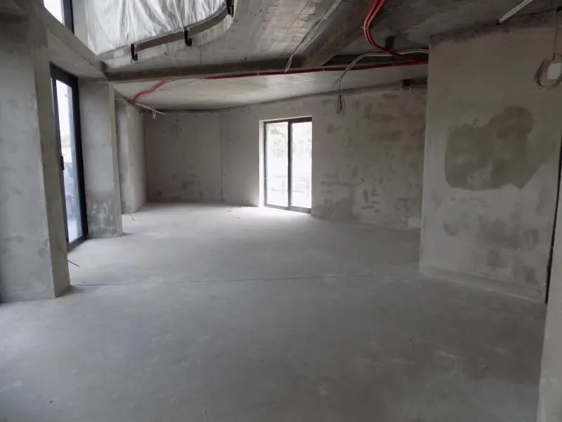 Izdavanje, poslovni prostor, 215m², Paraćin, Srbija