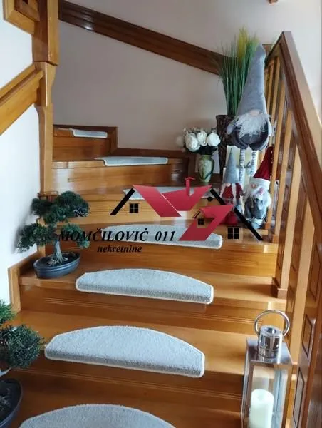 Prodaja, kuća, 430m², Zemun Ugrinovci, Zemun Sve Podlokacije