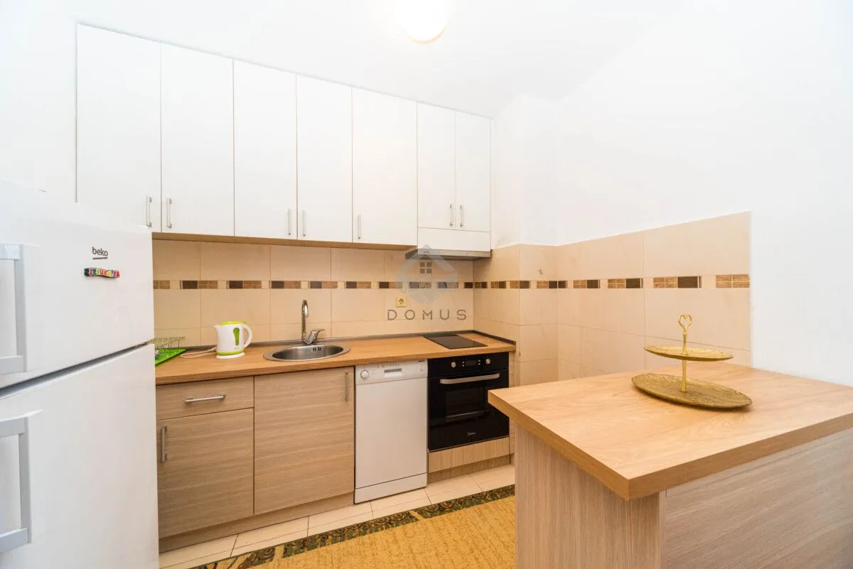Izdavanje, dvosoban stan, 75m², Stari Aerodrom, Podgorica