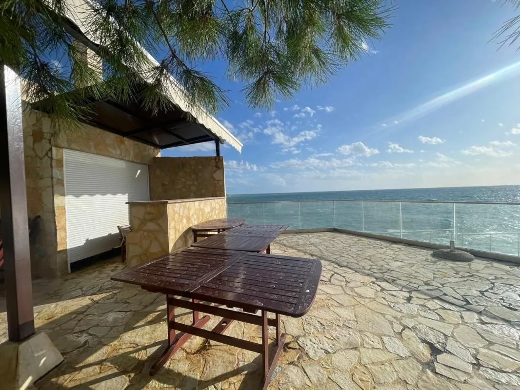 Prodaja, dvosoban stan, 110m², Dobra Voda, Budva