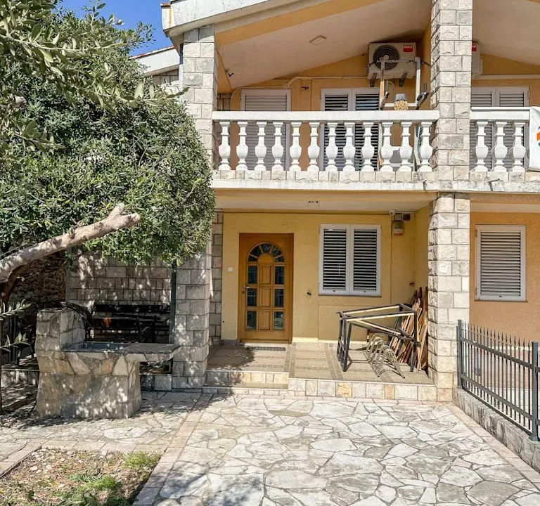 Rent, house, 220m², Stari Aerodrom, Podgorica