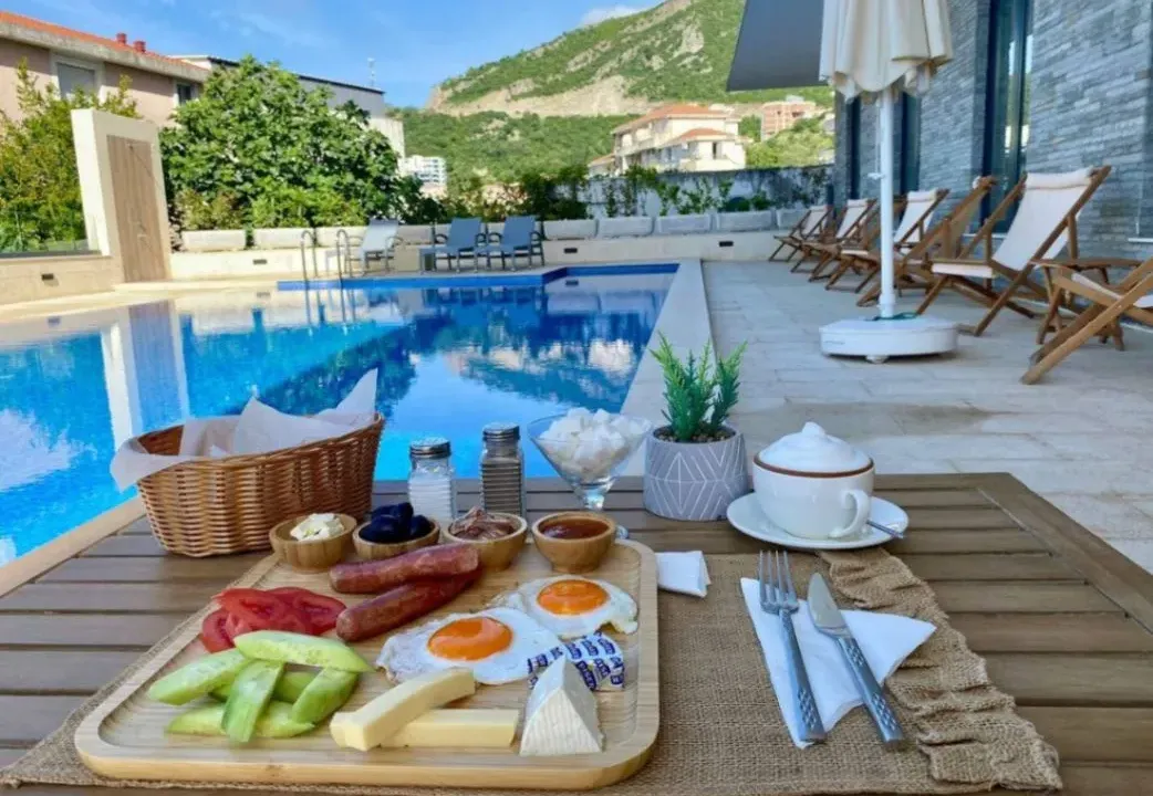 Rent, house, 1000m², Bečići, Budva