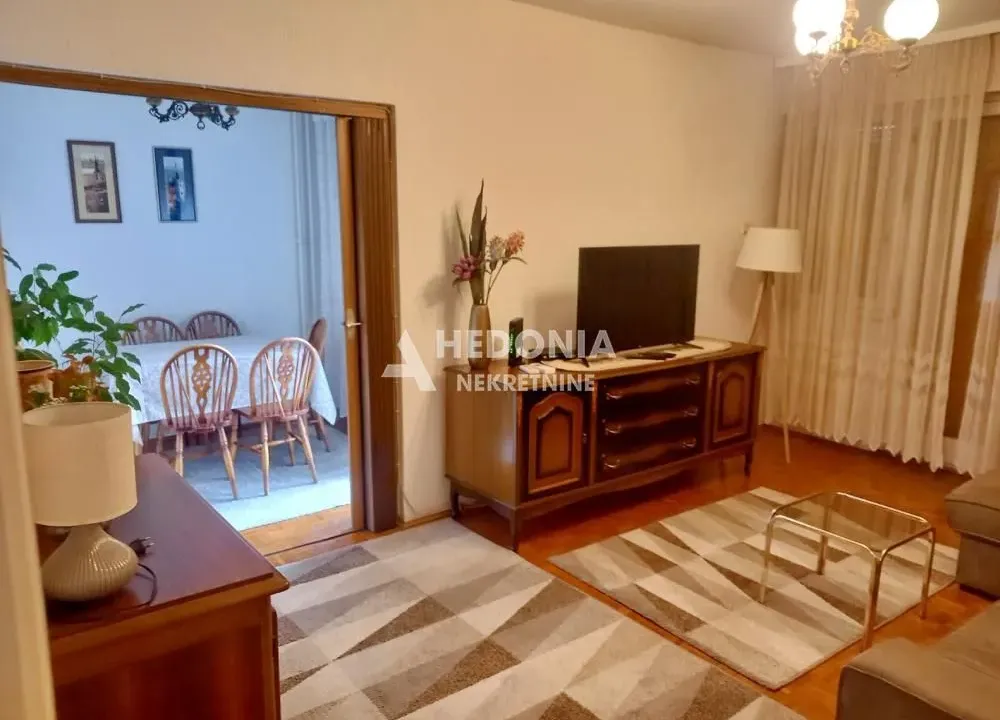 Izdavanje, dvosoban stan, 77m², Zemun Centar, Zemun Sve Podlokacije