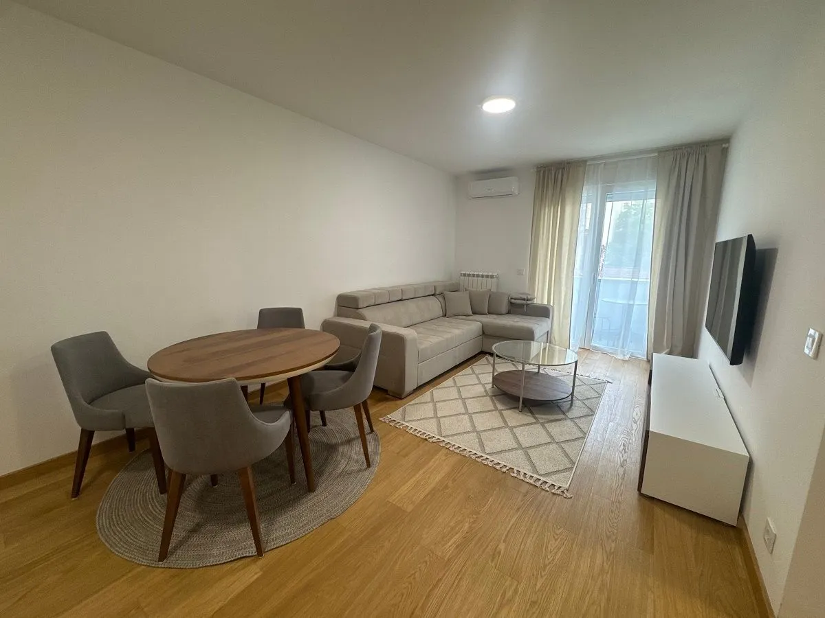 Izdavanje, dvosoban stan, 45m², Đeram Pijaca, Beograd