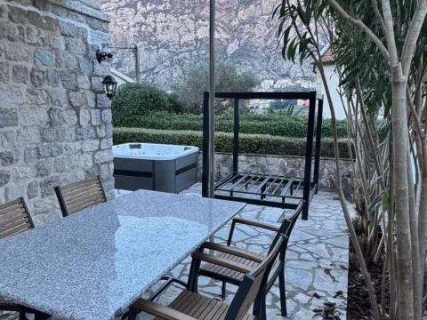 Sale, house, 310m², Kotor, Crna Gora - image 14