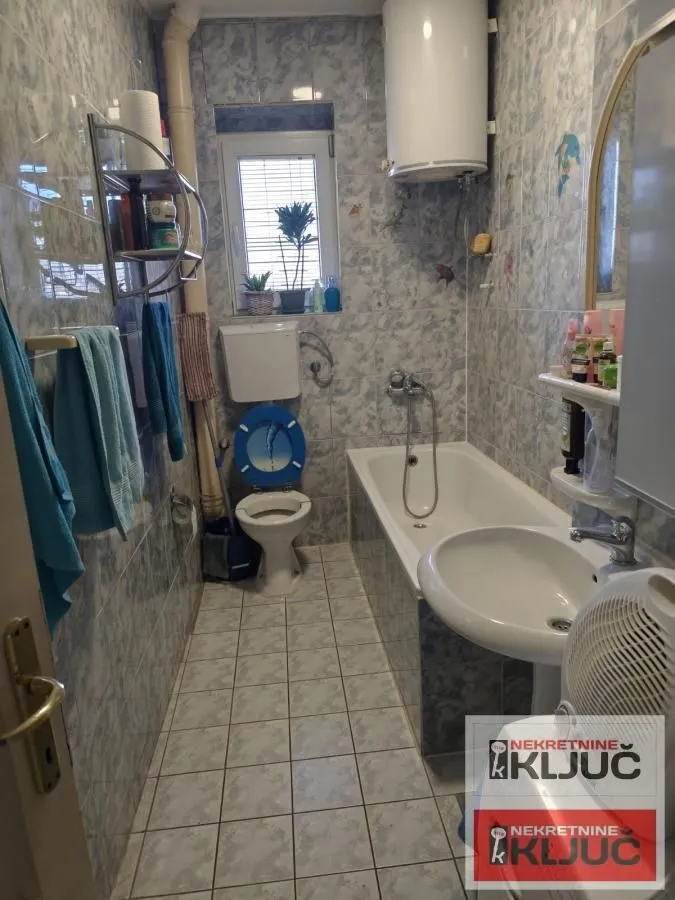Prodaja, trosoban stan, 71m², Adamovićevo Naselje, Novi Sad Sve Podlokacije