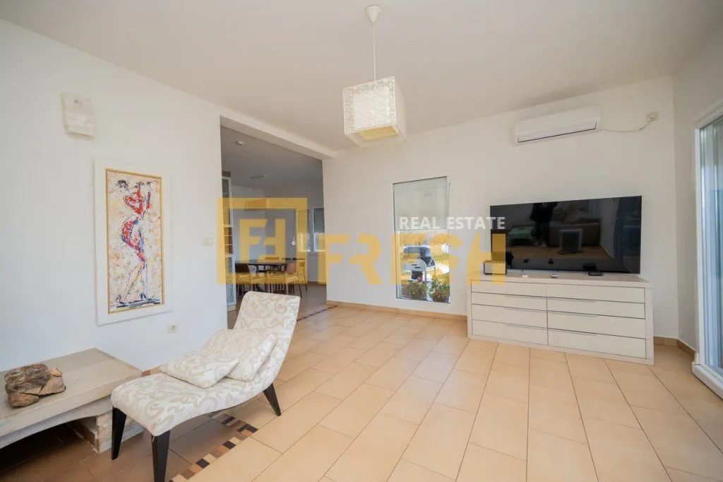 Rent, house, 250m², Ostalo, Podgorica
