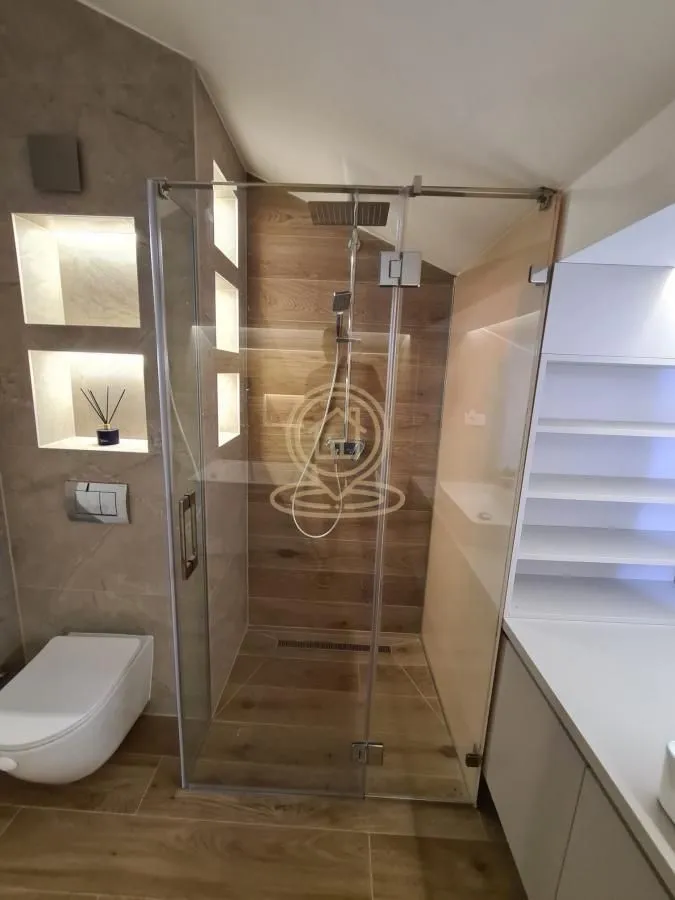 Izdavanje, trosoban stan, 200m², Savski Venac, Beograd