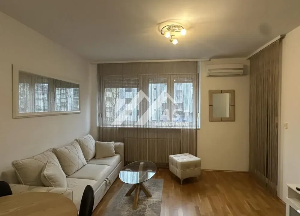Izdavanje, dvosoban stan, 40m², Grbavica, Novi Sad Sve Podlokacije