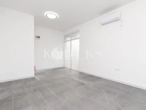 Rent, office space, 22m², Stari Aerodrom, Podgorica - image 3