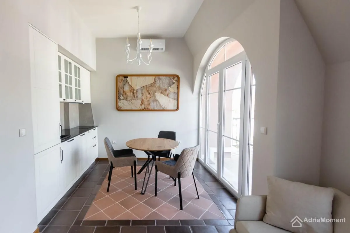 Prodaja, jednosoban stan, 49m², Tivat, Crna Gora