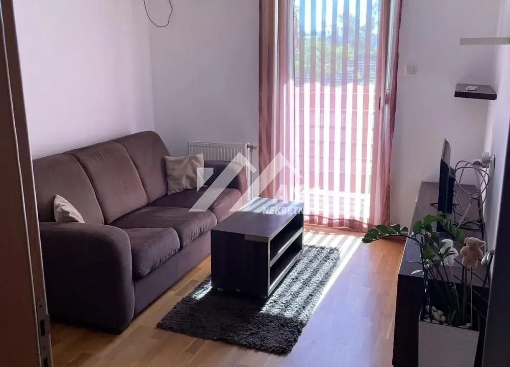 Izdavanje, jednosoban stan, 37m², Bulevar Evrope, Novi Sad Sve Podlokacije