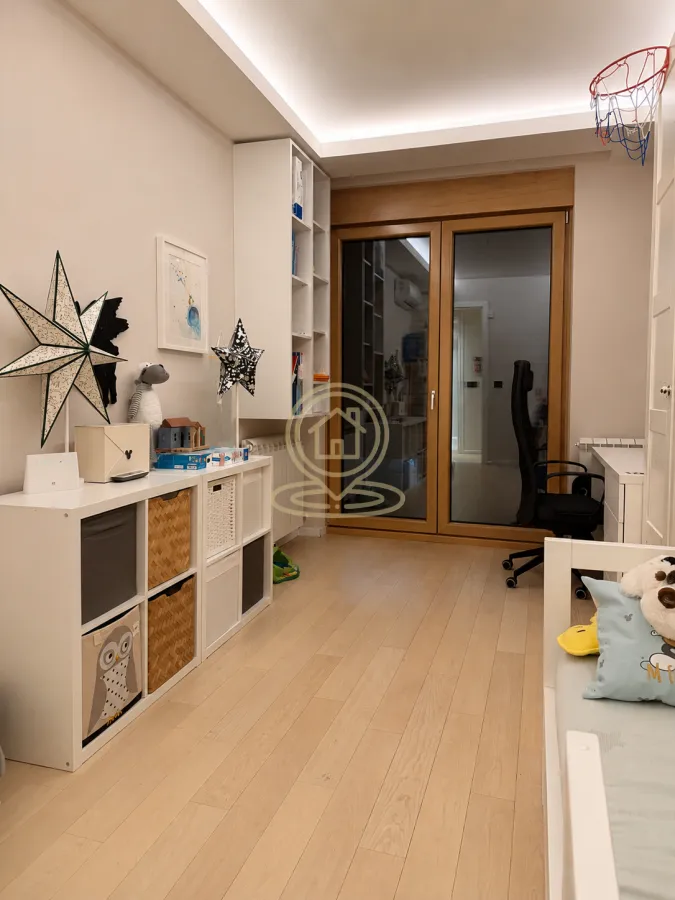 Izdavanje, četvorosoban stan, 104m², Stari Grad, Beograd