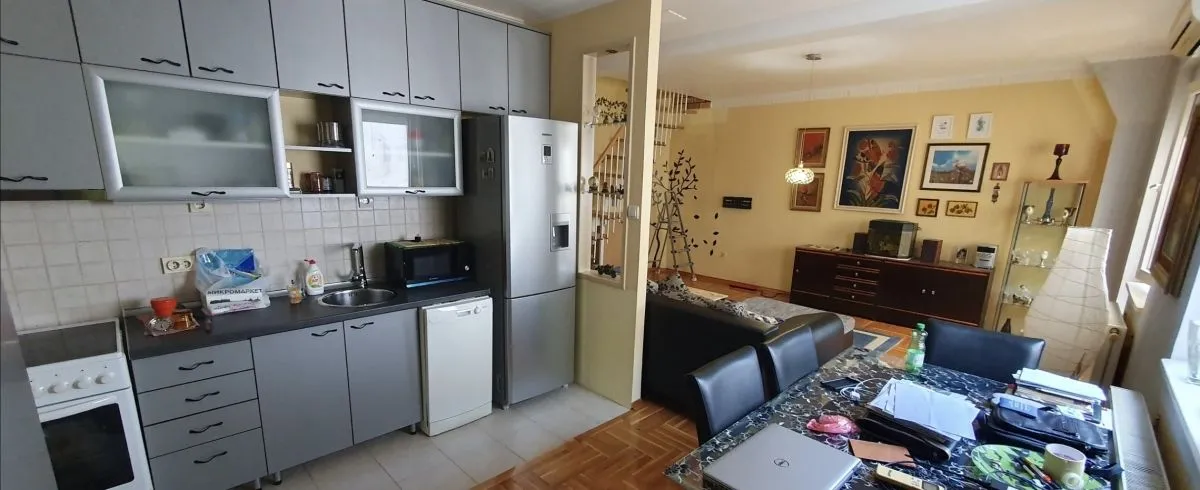 Prodaja, četvorosoban stan, 85m², Socijalno, Novi Sad Sve Podlokacije