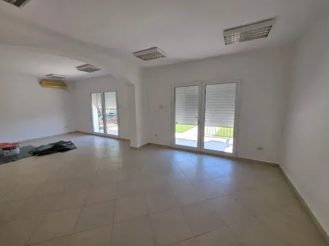 Izdavanje, poslovni prostor, 90m², Zlatica, Podgorica - image 9