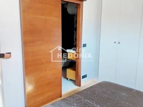 Izdavanje, četvorosoban stan, 120m², Savski Venac, Beograd - image 12