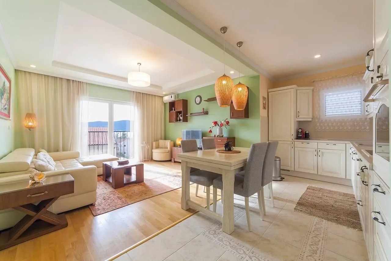 Prodaja, dvosoban stan, 93m², Kalimanj, Tivat