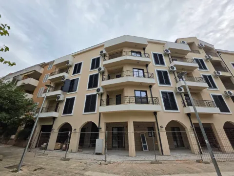 Sale, one bedroom apartment, 40m², Budva, Crna Gora - image 21