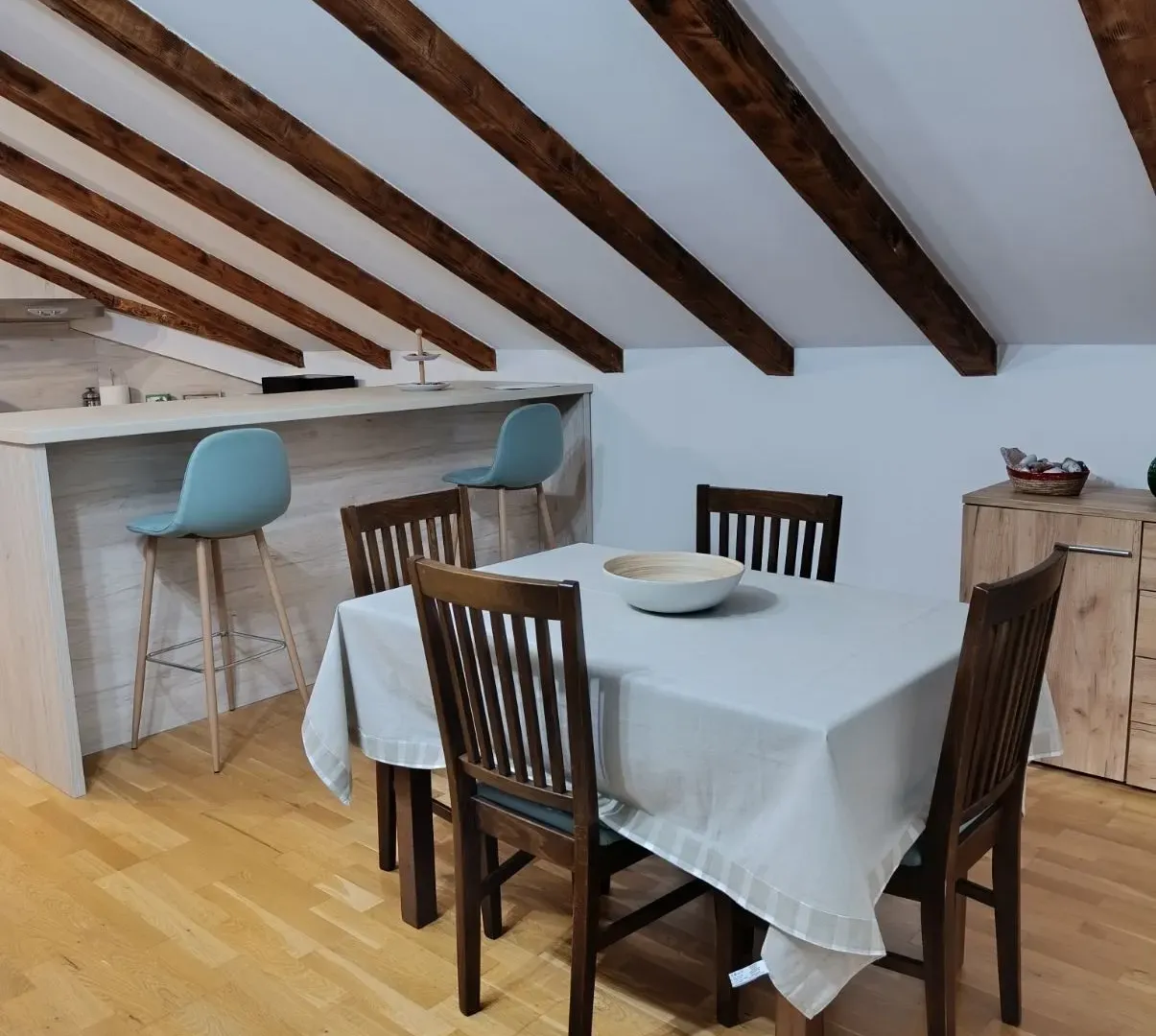 Rent, two bedroom apartment, 88m², Kalimanj, Tivat