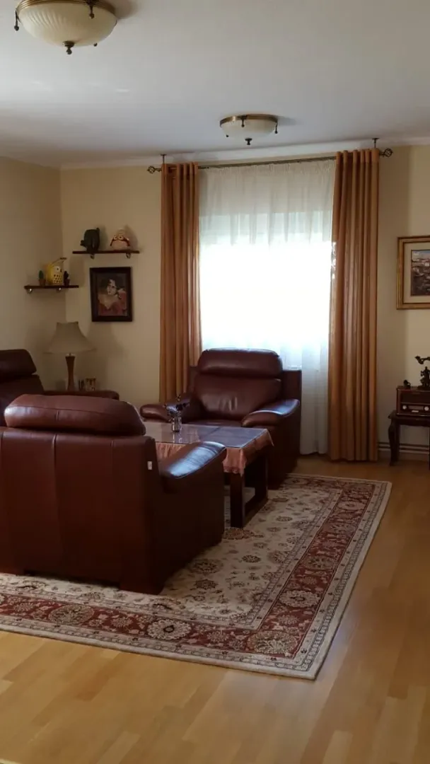 Prodaja, kuća, 198m², Šušanj, Bar