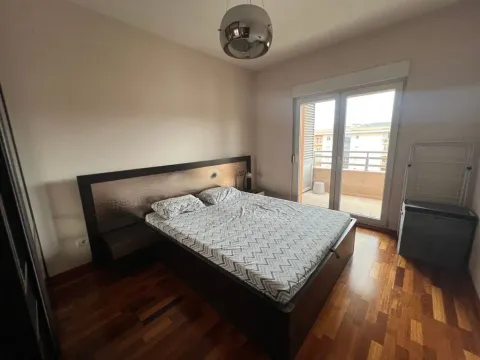 Bedroom with a double bed and balcony access. - image 8