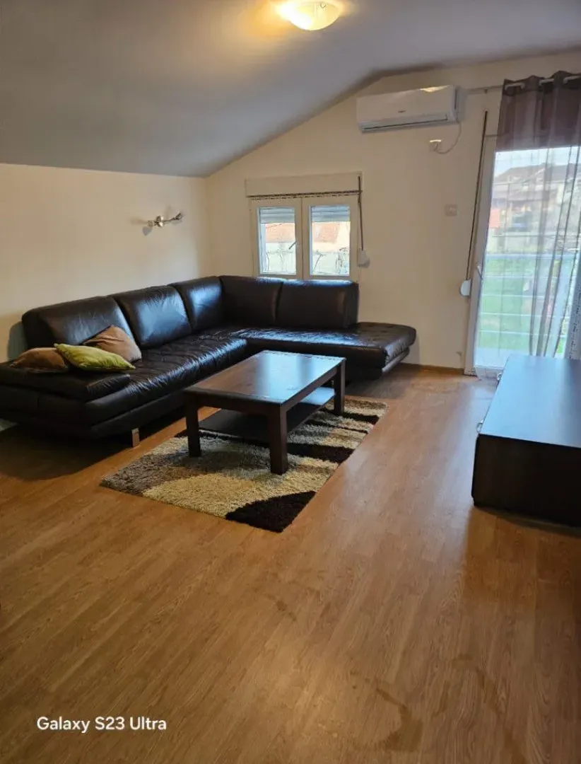 Izdavanje, dvosoban stan, 50m², Stari Aerodrom, Podgorica