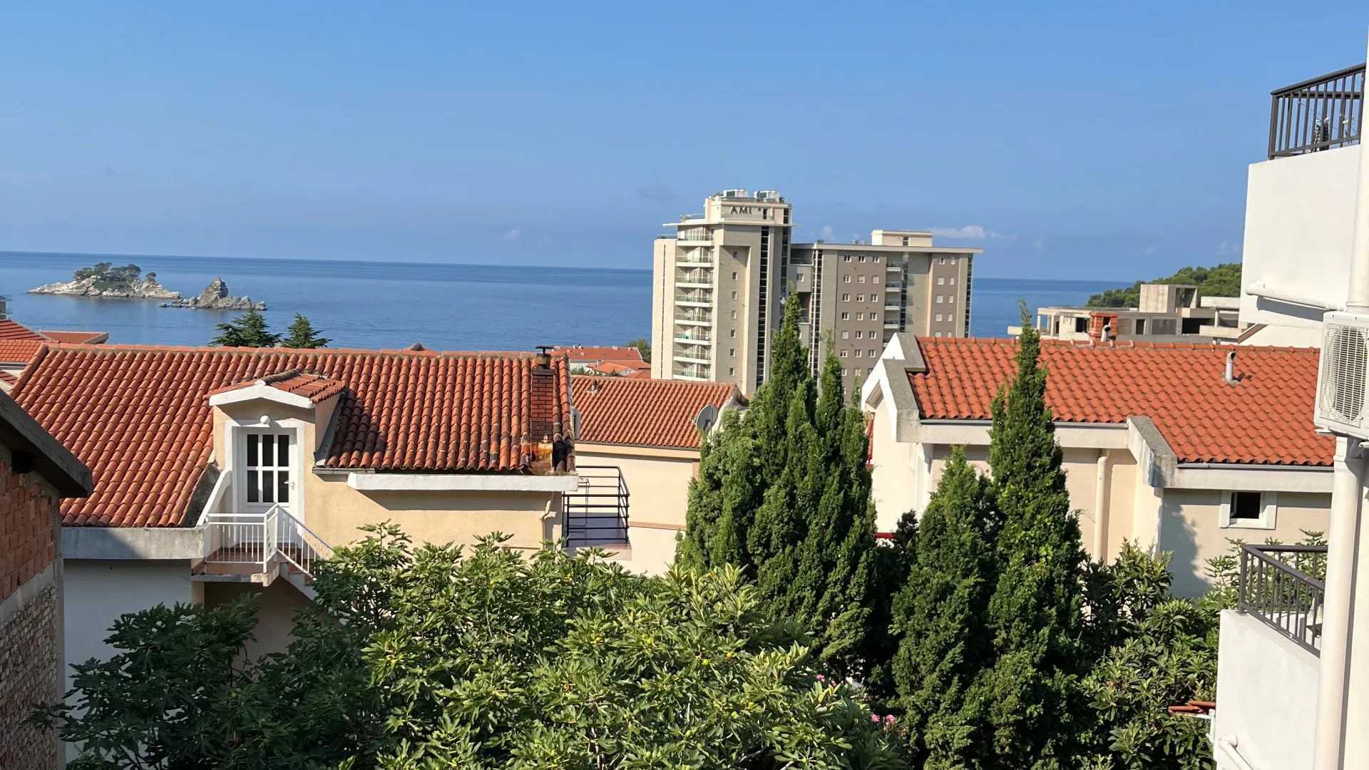 Rent, one bedroom apartment, 40m², Petrovac, Budva