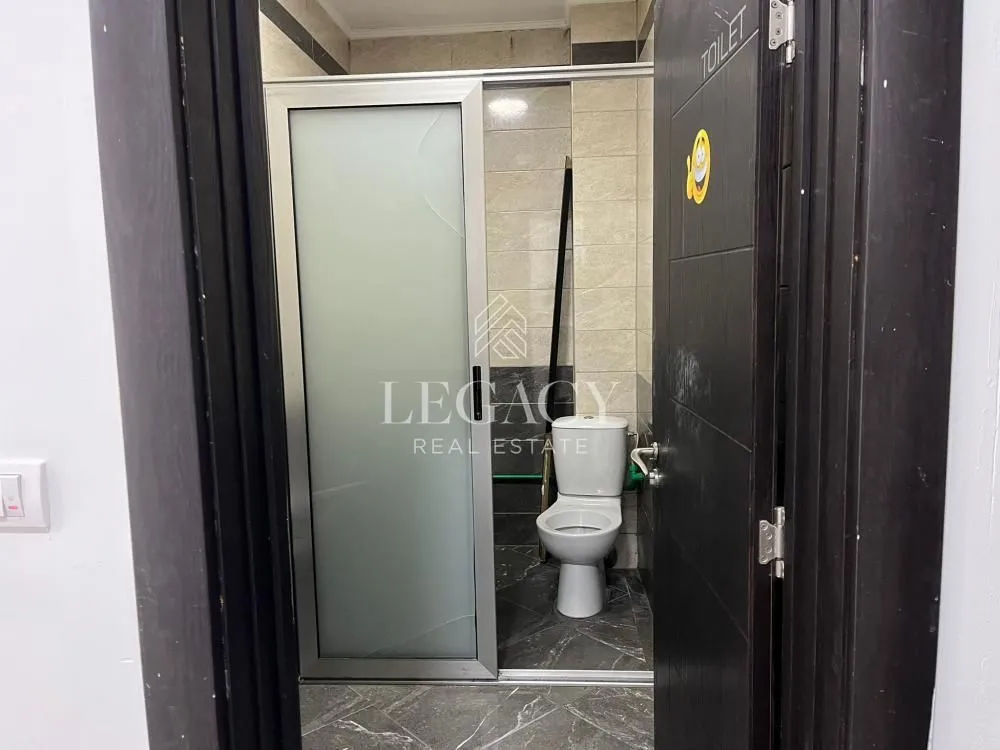 Izdavanje, poslovni prostor, 146m², Đeram Pijaca, Beograd