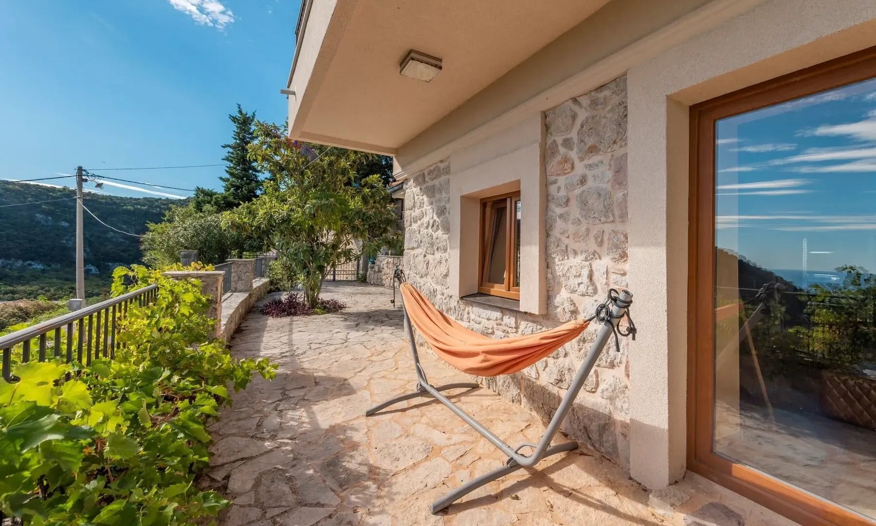 Sale, house, 280m², Markovići, Budva