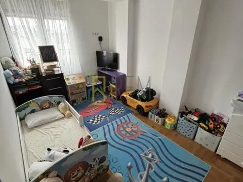 Prodaja, trosoban stan, 97m², Stari Aerodrom, Podgorica - image 12