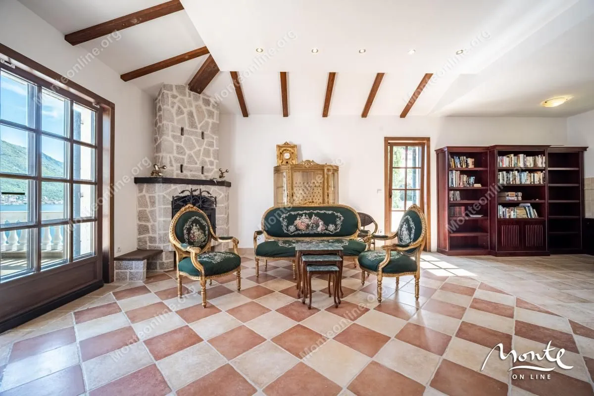 Prodaja, dvosoban stan, 92m², Kostanjica, Kotor