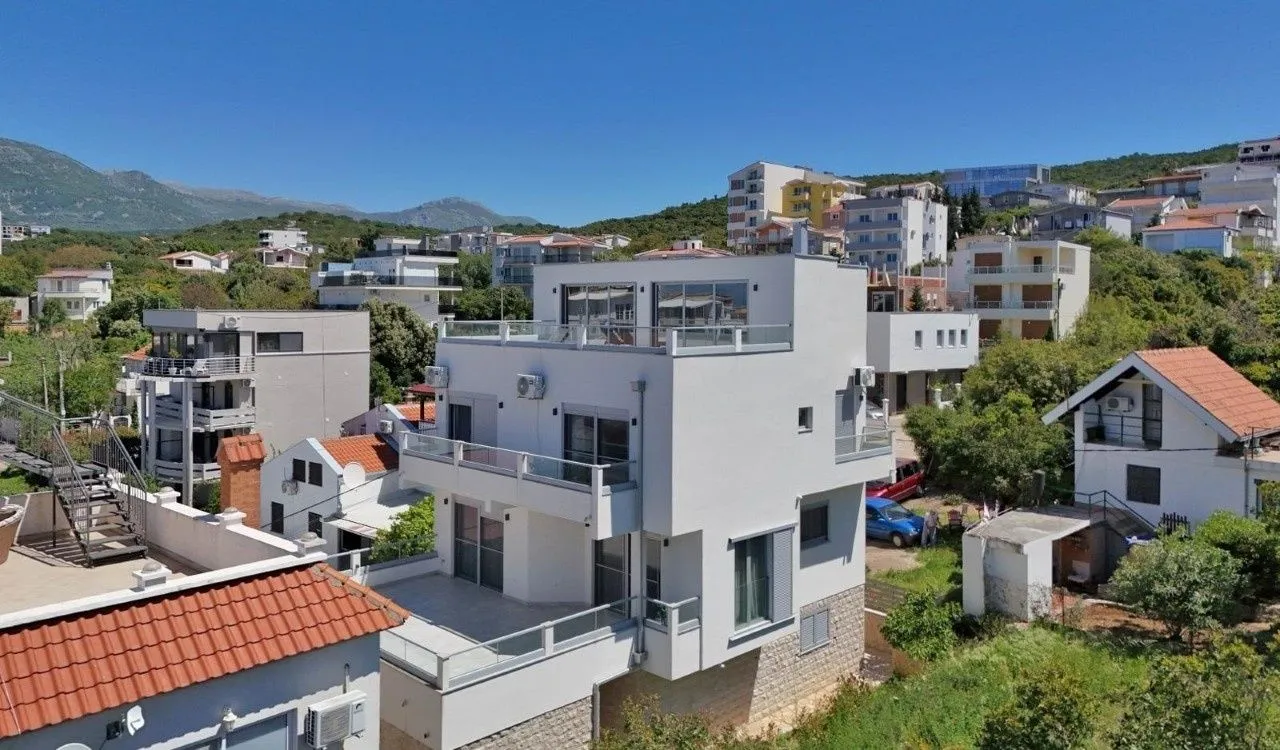 Prodaja, kuća, 272m², Utjeha, Bar