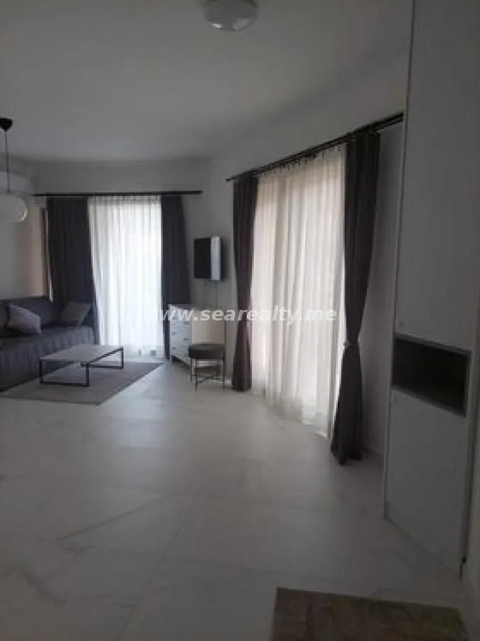 Izdavanje, dvosoban stan, 64m², Budva, Crna Gora