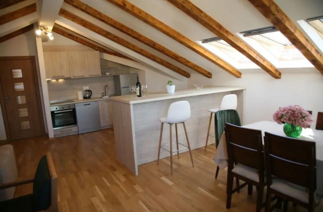 Rent, three bedroom apartment, 80m², Kalimanj, Tivat