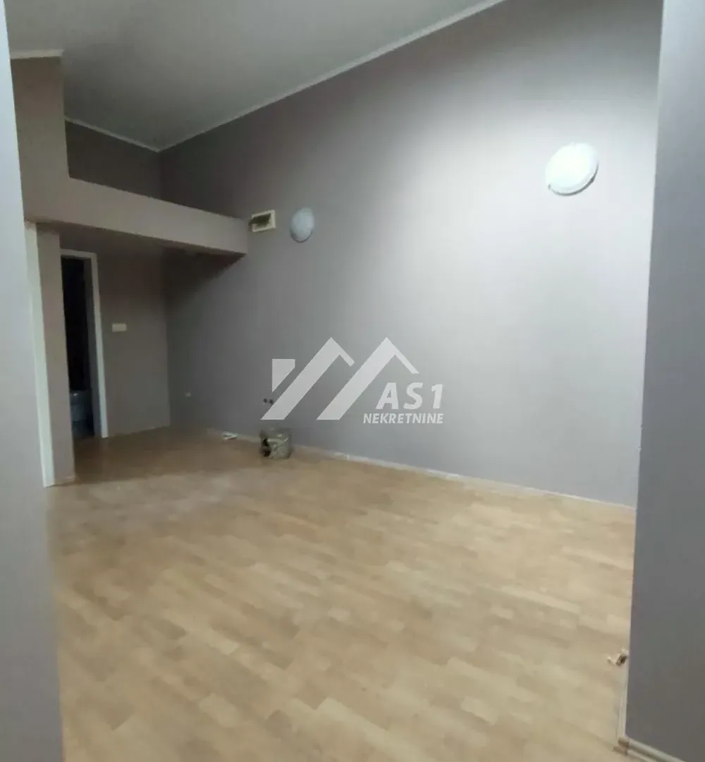 Izdavanje, četvorosoban stan, 103m², Detelinara, Novi Sad Sve Podlokacije