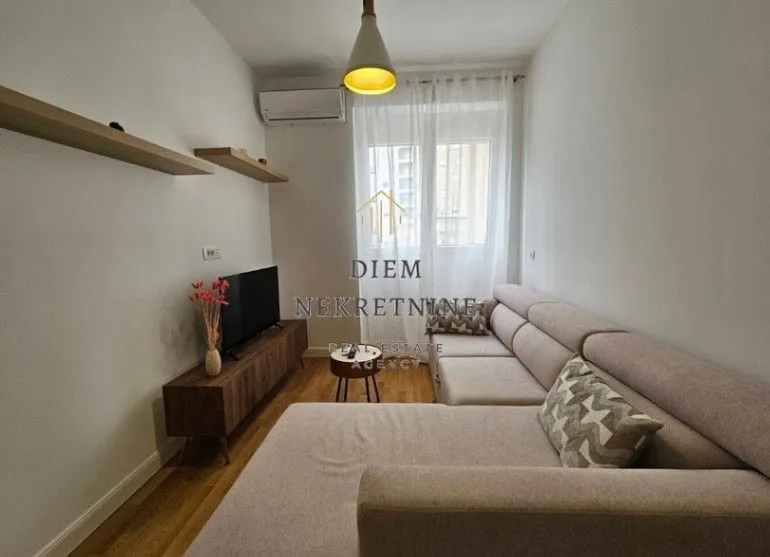 Izdavanje, jednosoban stan, 38m², Centar, Bar