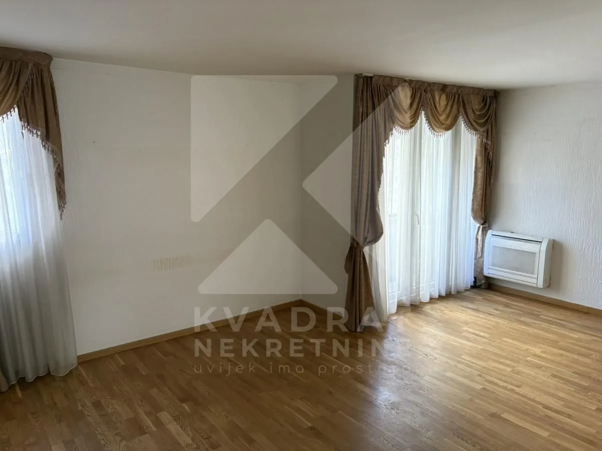 Izdavanje, trosoban stan, 75m², Blok 5, Podgorica