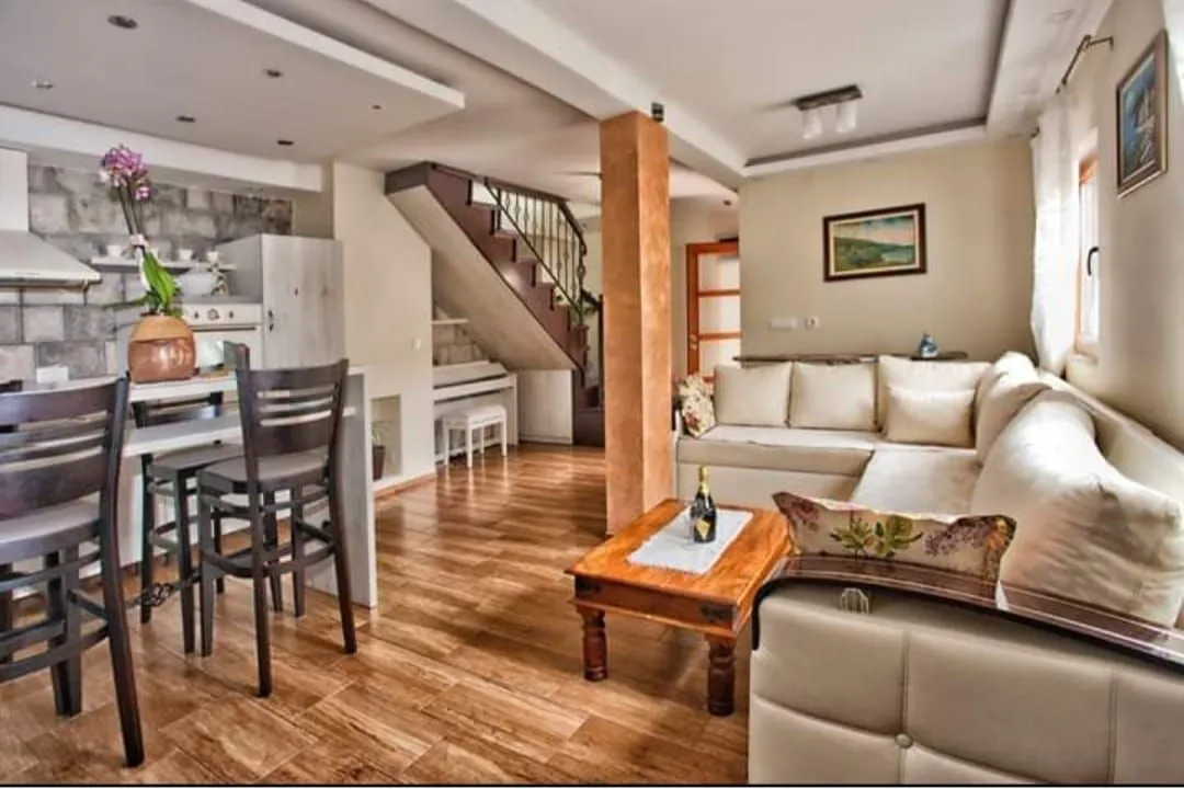 Prodaja, kuća, 107m², Tivat, Crna Gora