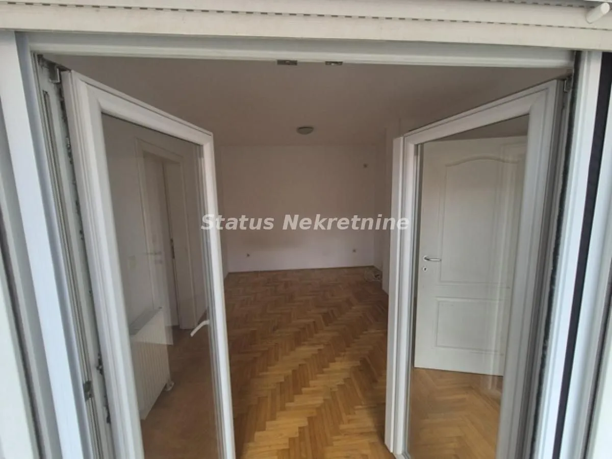 Izdavanje, dvosoban stan, 55m², Centar, Novi Sad