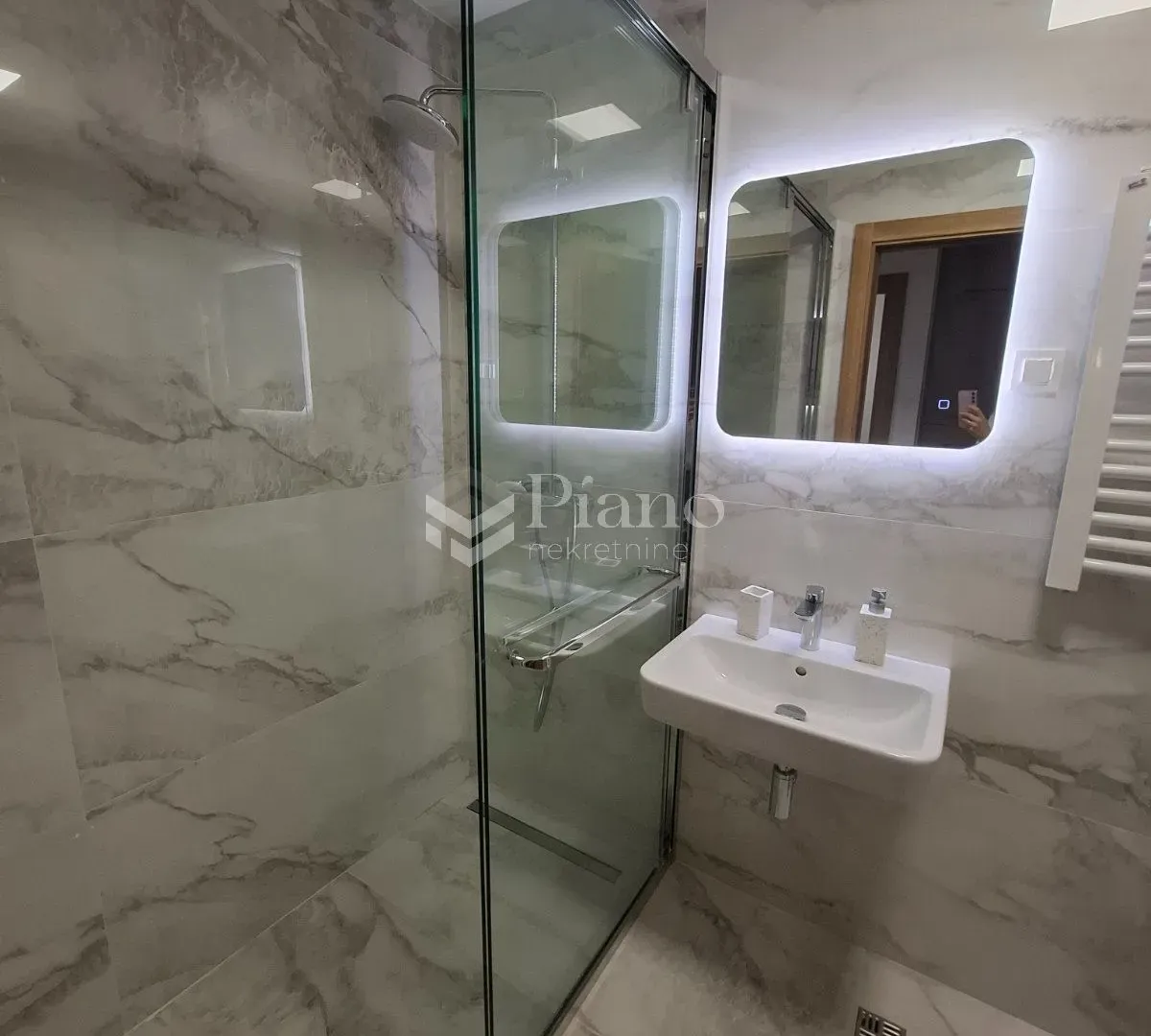 Izdavanje, jednosoban stan, 45m², City Kvart, Podgorica