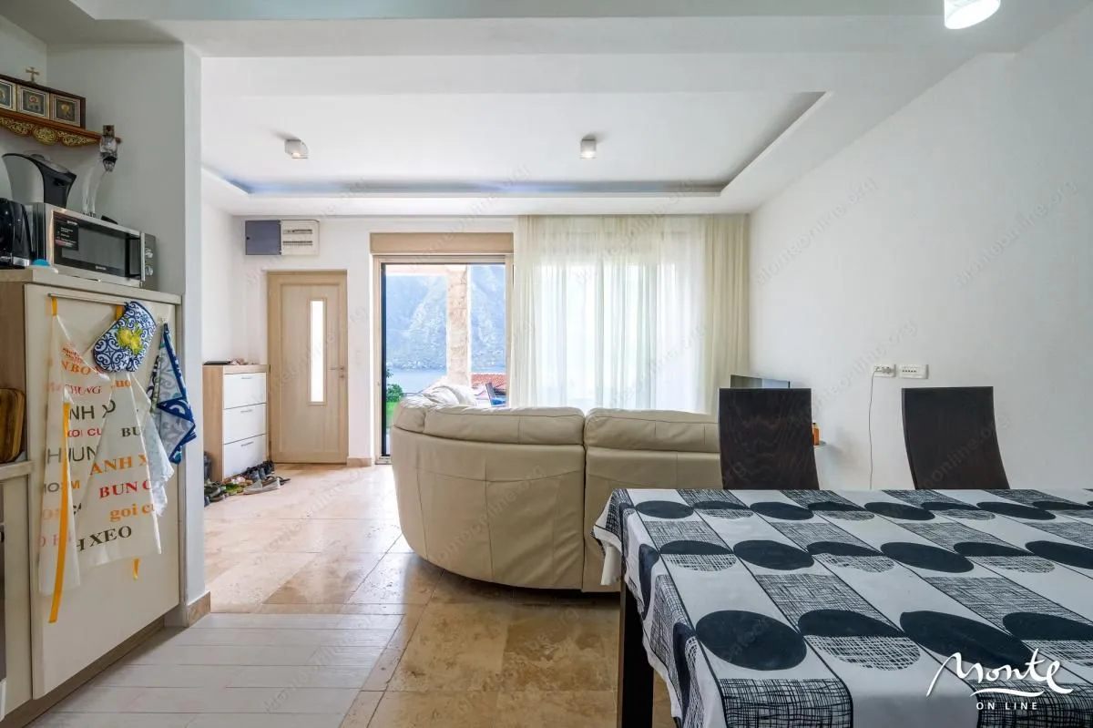 Prodaja, dvosoban stan, 68m², Kostanjica, Kotor