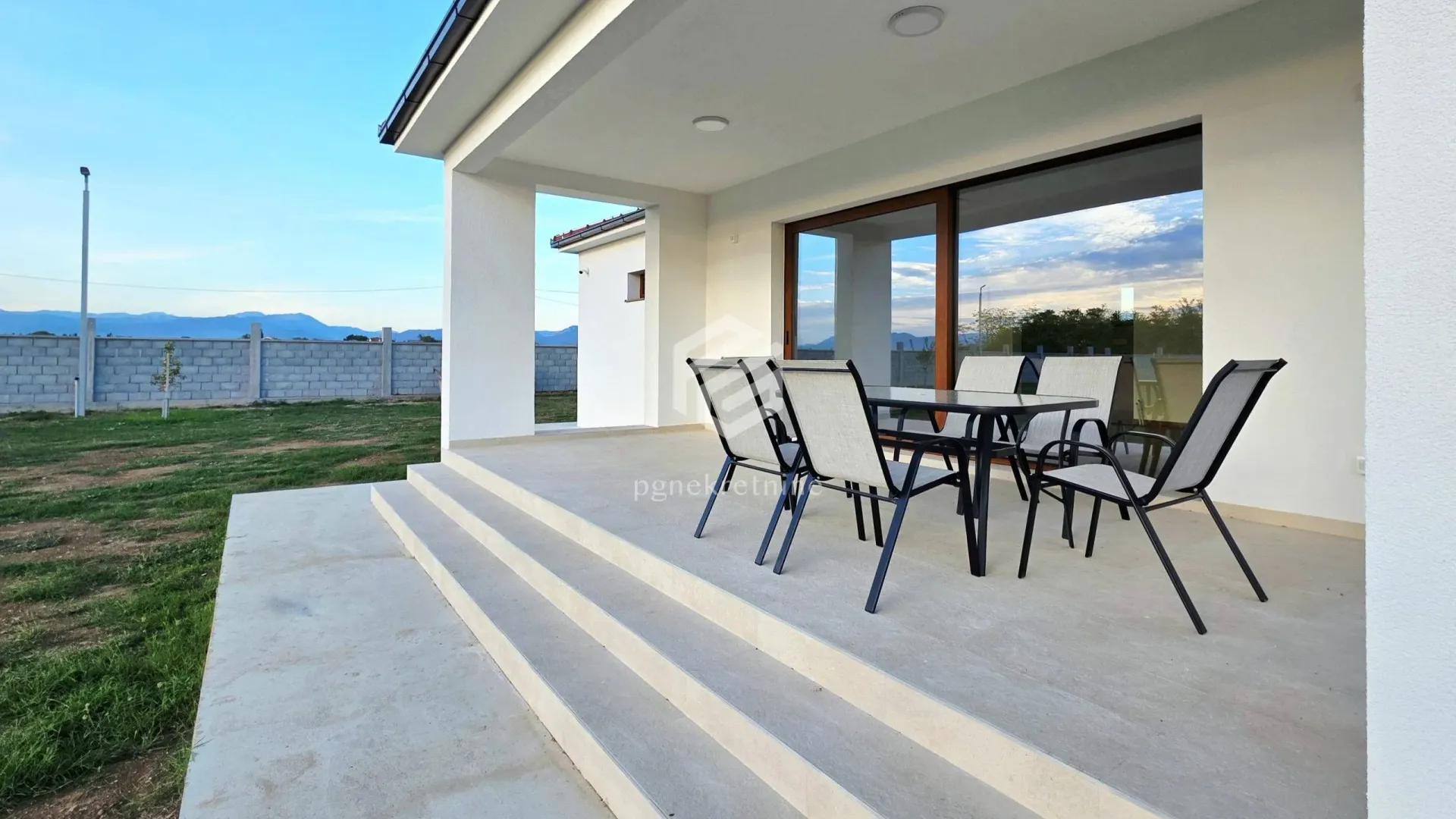 Izdavanje, kuća, 190m², Golubac, Srbija