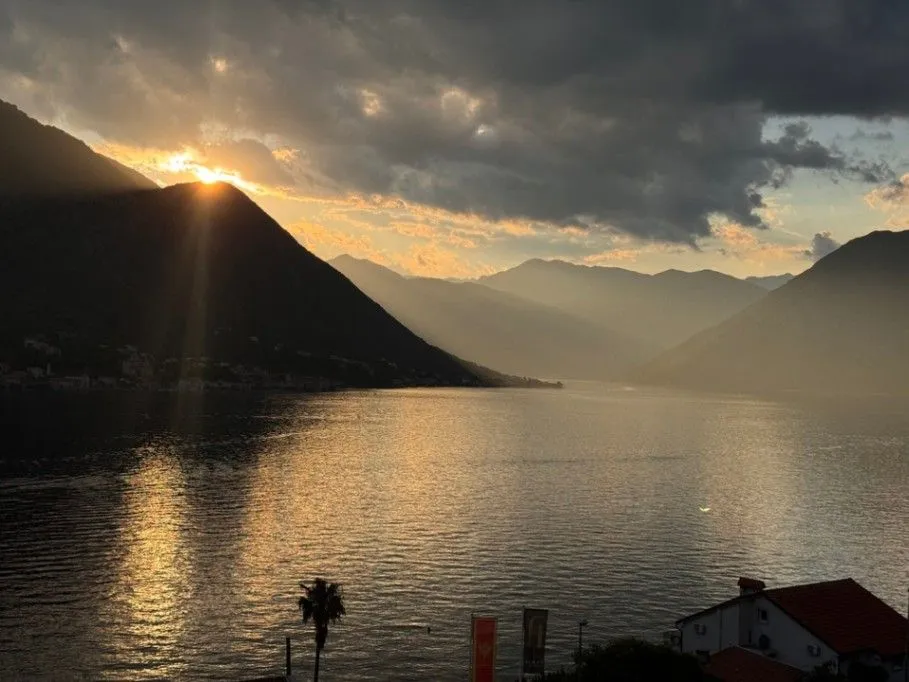 Prodaja, dvosoban stan, 85m², Dobrota, Kotor